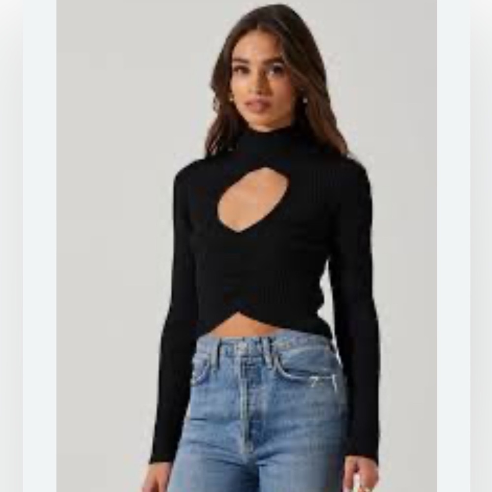 ASTR the Label Black Elia Mock Neck Cutout Sweater Size Small Crop
